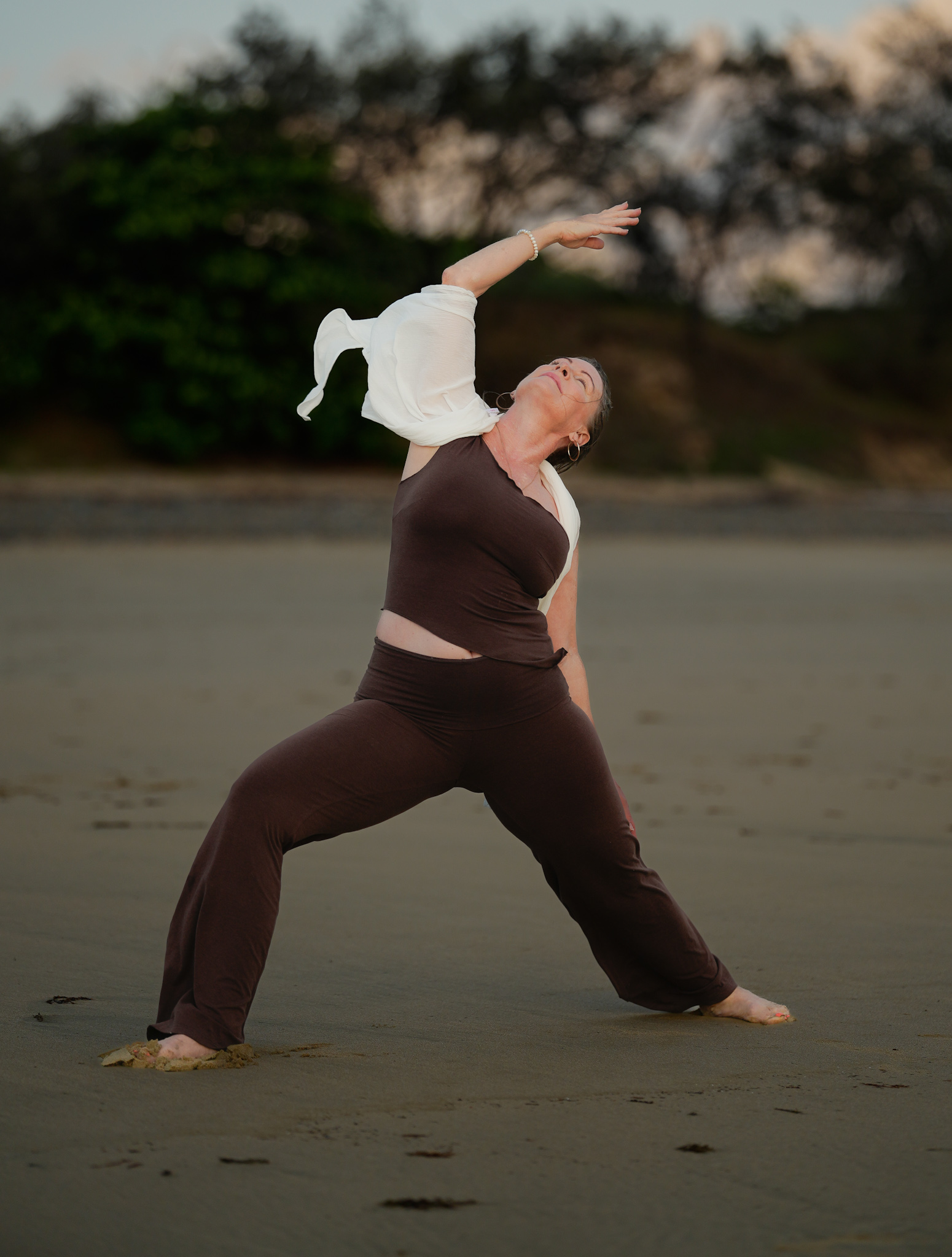 Woman practising a grounded yoga posture on the beach in Mackay, Queensland, demonstrating strength, balance, and embodied movement in a natural coastal setting.</p>
<p>✔ Ideal for Instagram, Facebook, Google Business, website images<br />
✔ Descriptive, neutral, and search-friendly<br />
✔ Avoids over-stuffing while anchoring Mackay, Queensland